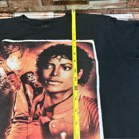 Black Thriller Graphic Men’s  T-Shirt size L - Picture 9 of 10
